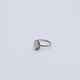 Bague en Pierre de lune goutte ornée