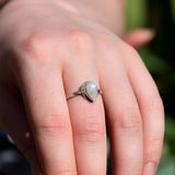 Bague en Pierre de lune goutte ornée