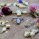 Bague en Pierre de lune goutte ornée