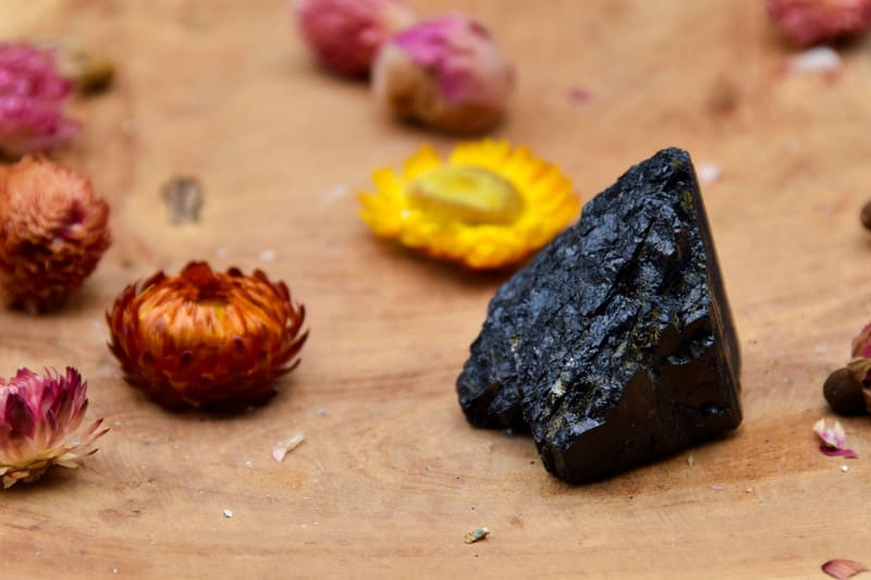 Tourmaline noire pierre brute